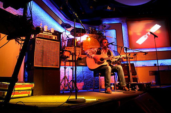 Фотографии с концерта Бориса Гребенщикова в Гонконге Фотографии с концерта Бориса Гребенщикова в Гонконге