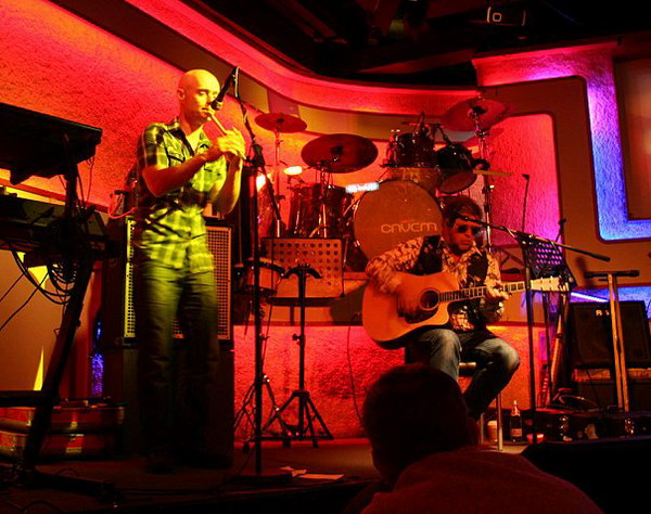 Фотографии с концерта Бориса Гребенщикова в Гонконге