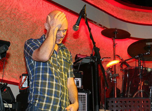 Фотографии с концерта Бориса Гребенщикова в Гонконге Фотографии с концерта Бориса Гребенщикова в Гонконге